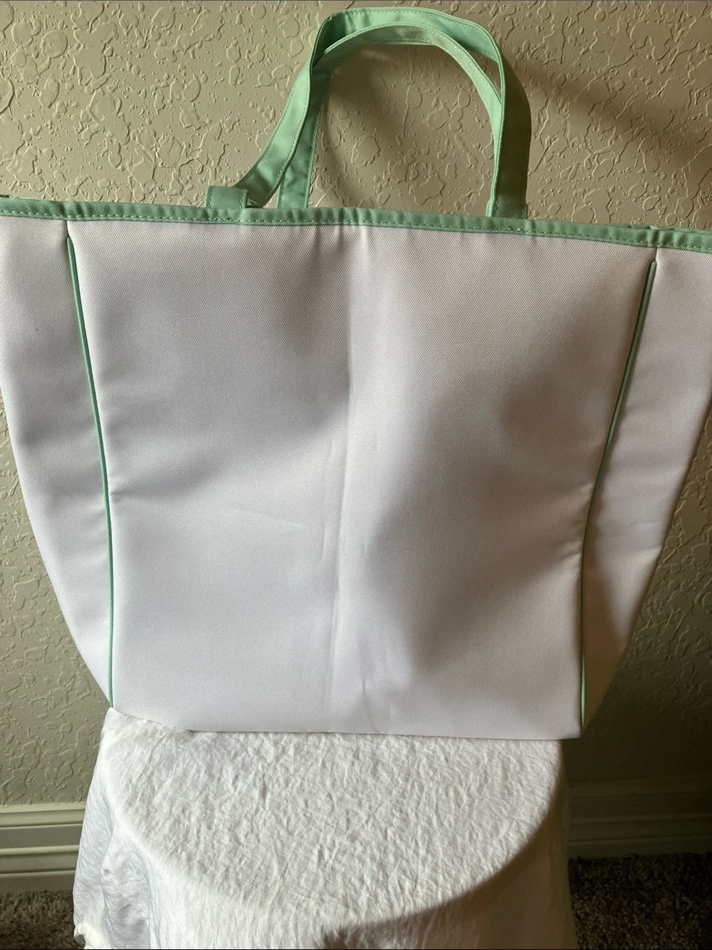 Clinique x Kate Spade White & Mint Lipstick Tote